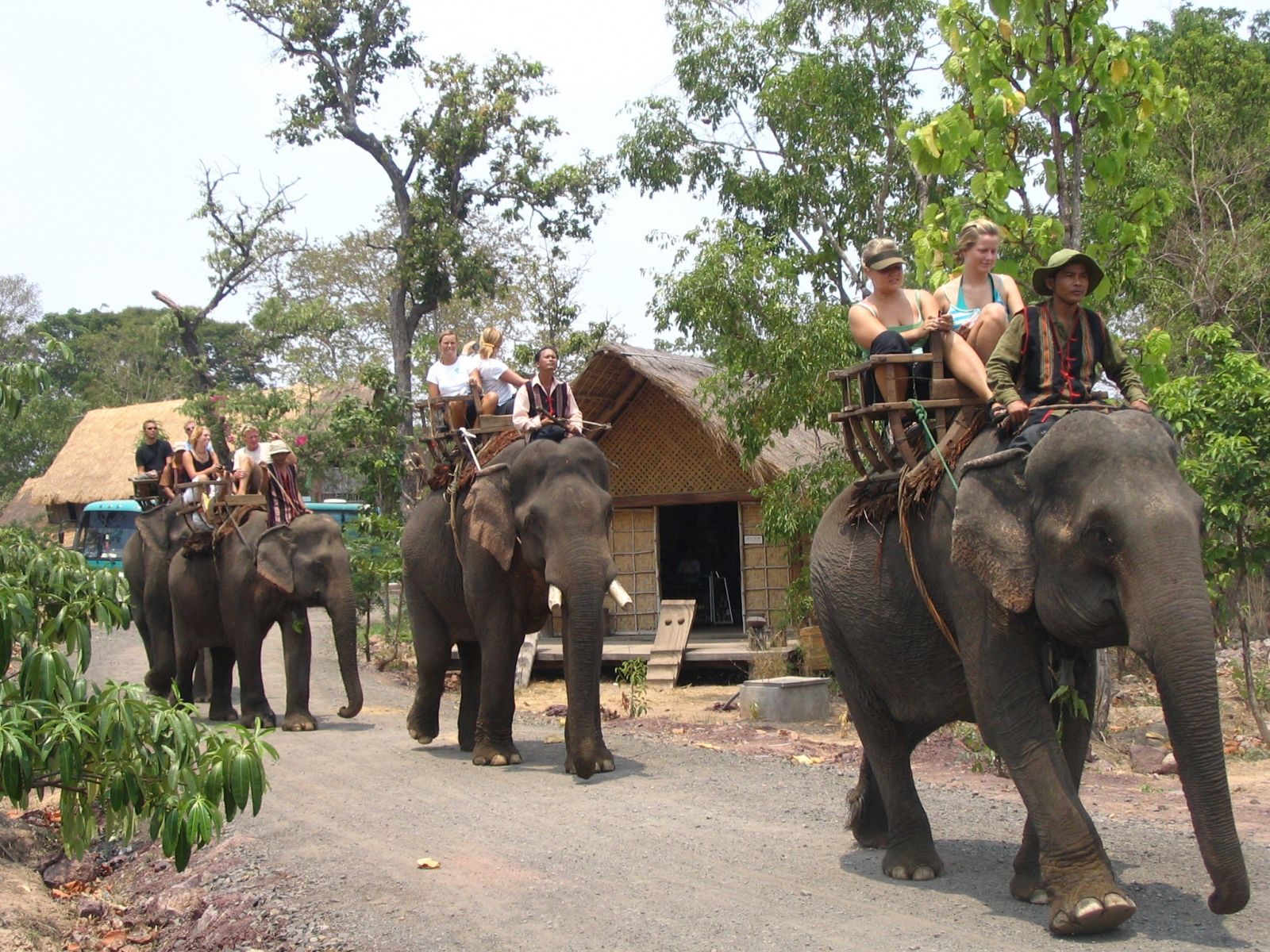 TOUR TÂY NGUYÊN 4 NGÀY 3 ĐÊM MÁY BAY